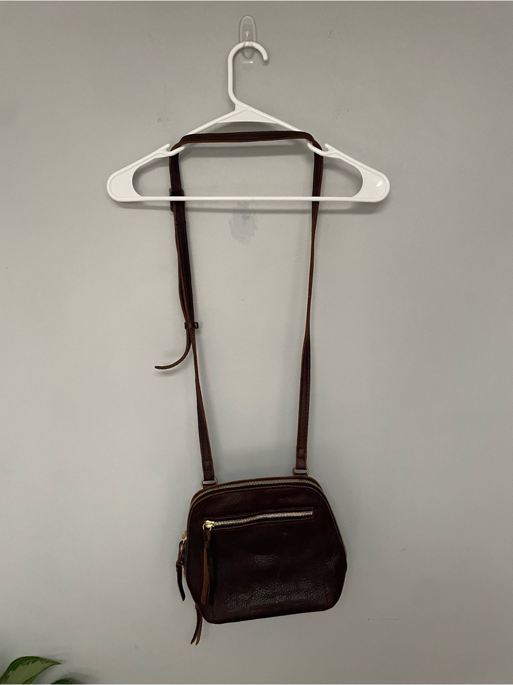 Portland Leather -Brown Leather Crossbody Bag - Classic